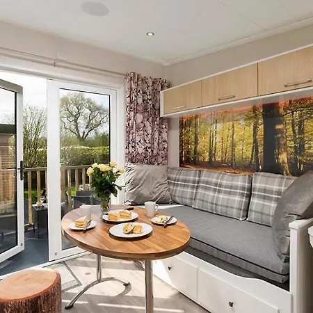 Woodclose Park منتزه العطل