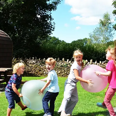 Woodclose Park منتزه العطل *